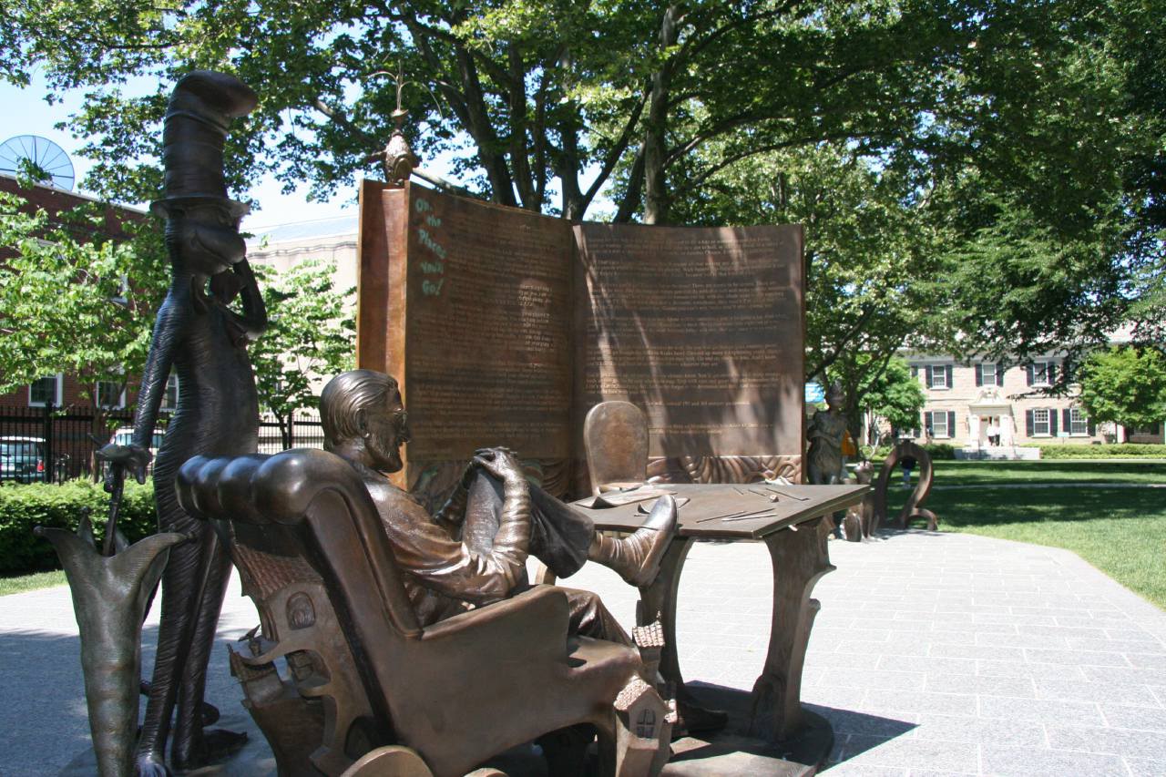 Dr Seuss statue in Museum Quadrangle